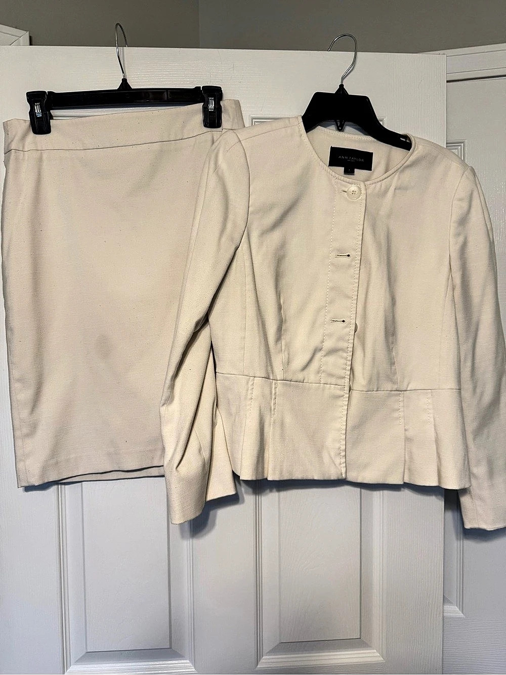 Ann Taylor Factory Skirt Suit Set in White Size 8